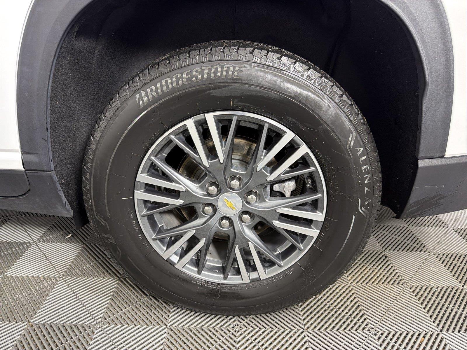 Used 2024 Summit White Chevrolet LT image 19