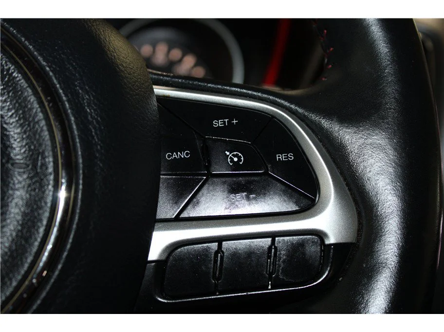 Used 2018 Granite Crystal Metallic Clearcoat Jeep Trailhawk image 29