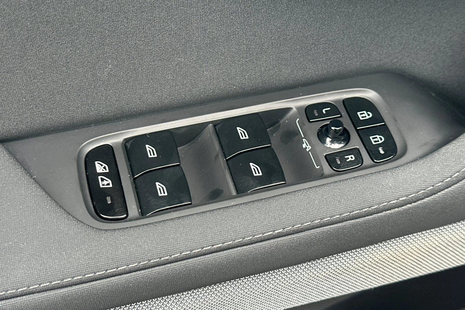 Used 2023  Polestar Long Range Dual Motor image 11