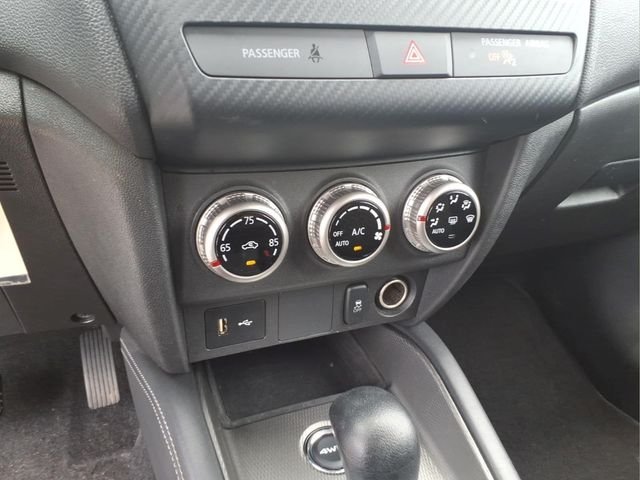 Used 2024  Mitsubishi 2.0 ES image 22