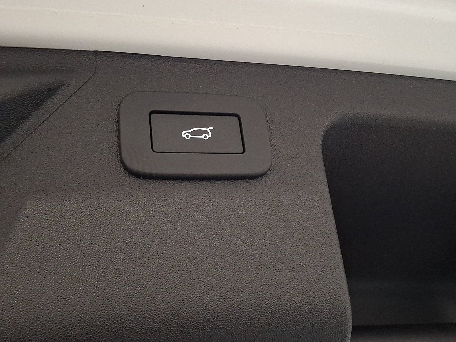 Certified Used 2025 Fuji White Land Rover  image 28