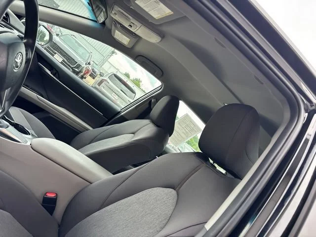 Used 2018 Midnight Black Metallic Toyota LE image 16