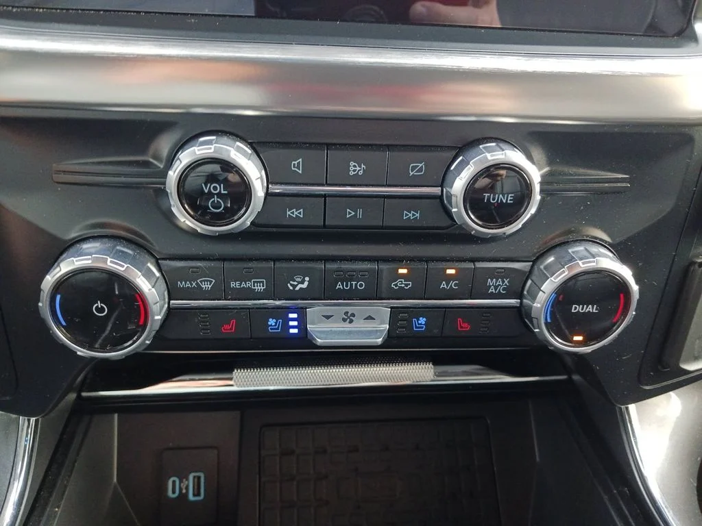 Used 2023 White Ford Lariat image 25