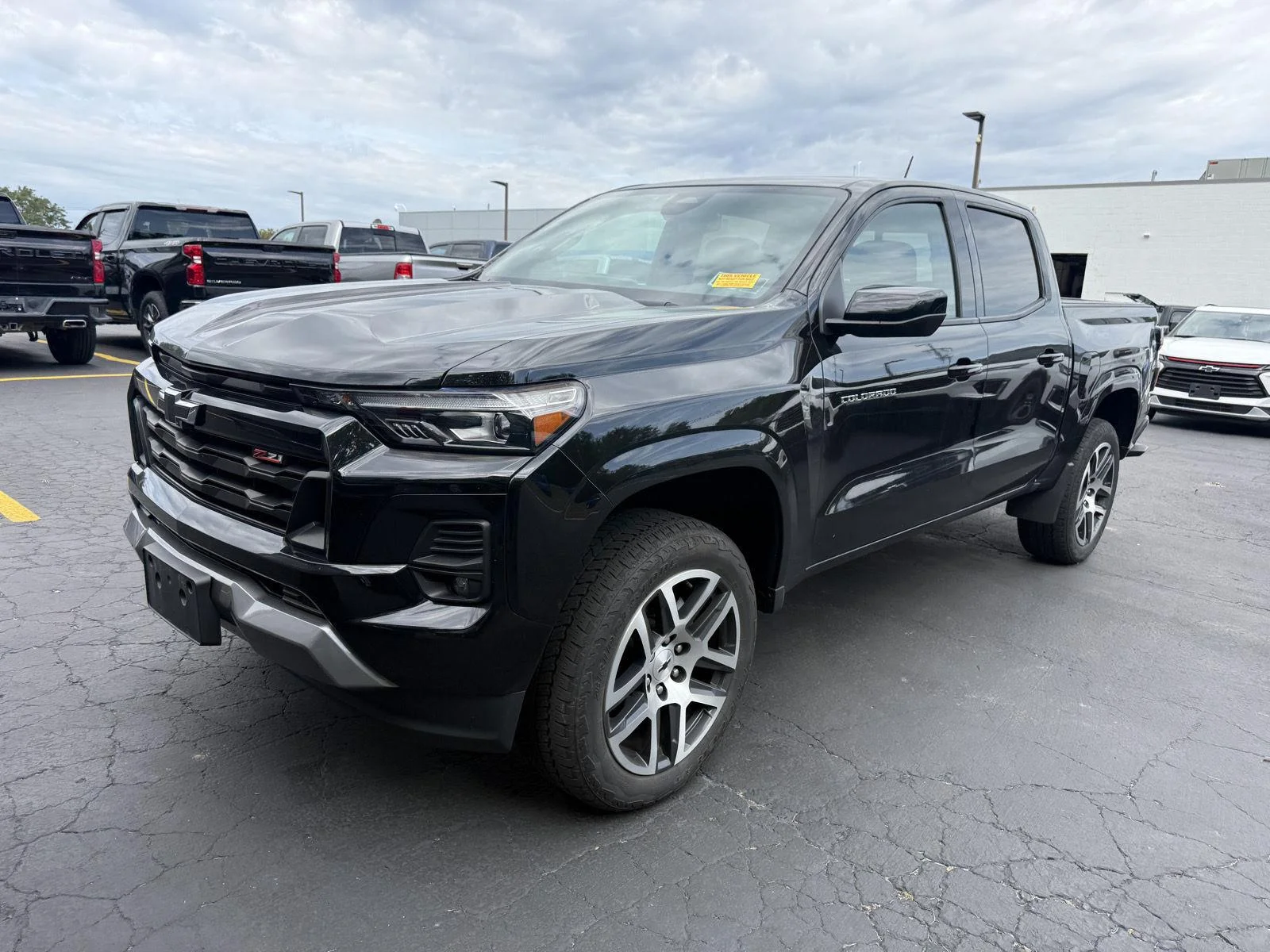 Used 2023 BLACK Chevrolet 4WD Z71 image 4