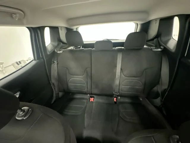 Used 2019 White Jeep Latitude image 24