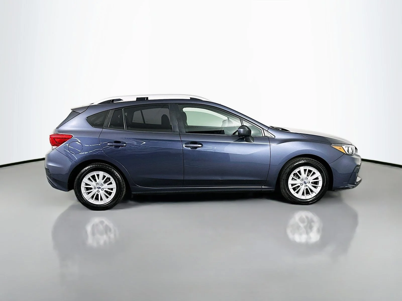 Used 2017 Carbide Gray Metallic Subaru 2.0i Premium image 8