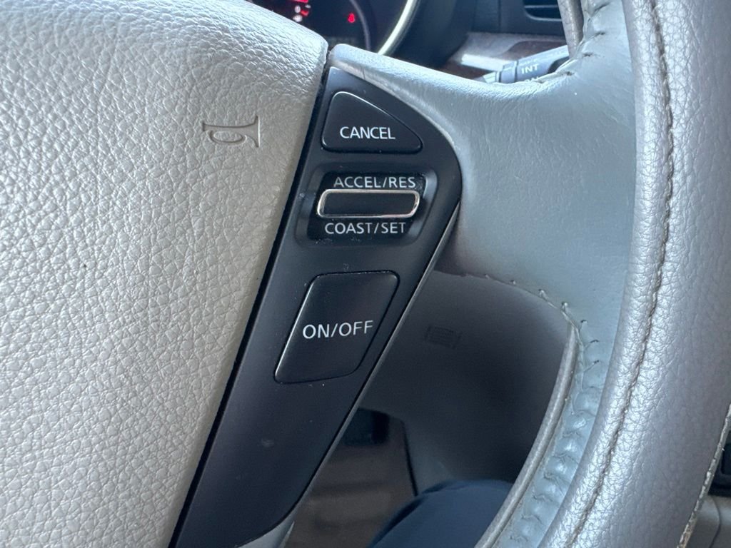 Used 2014 White Pearl Nissan 3.5 SV image 17