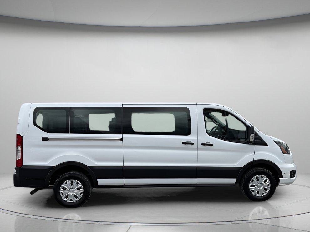 Used 2025 Oxford White Ford XLT image 2