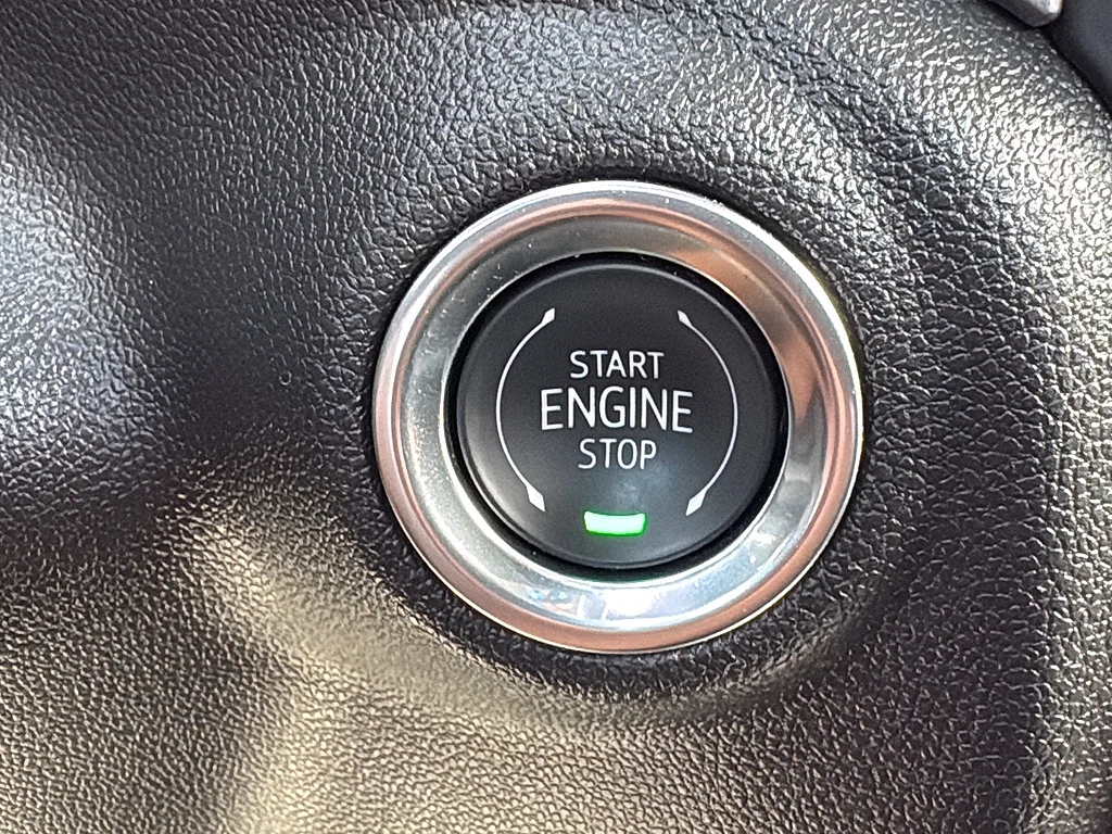 Used 2025 Summit White Chevrolet  image 25