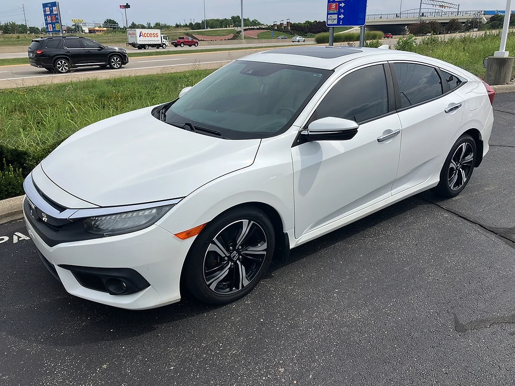 Used 2017 White Orchid Pearl Honda Touring image 3