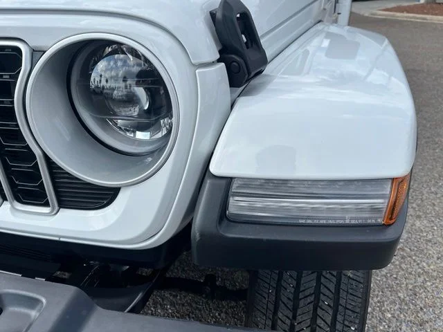Used 2025 White Jeep Sahara image 4