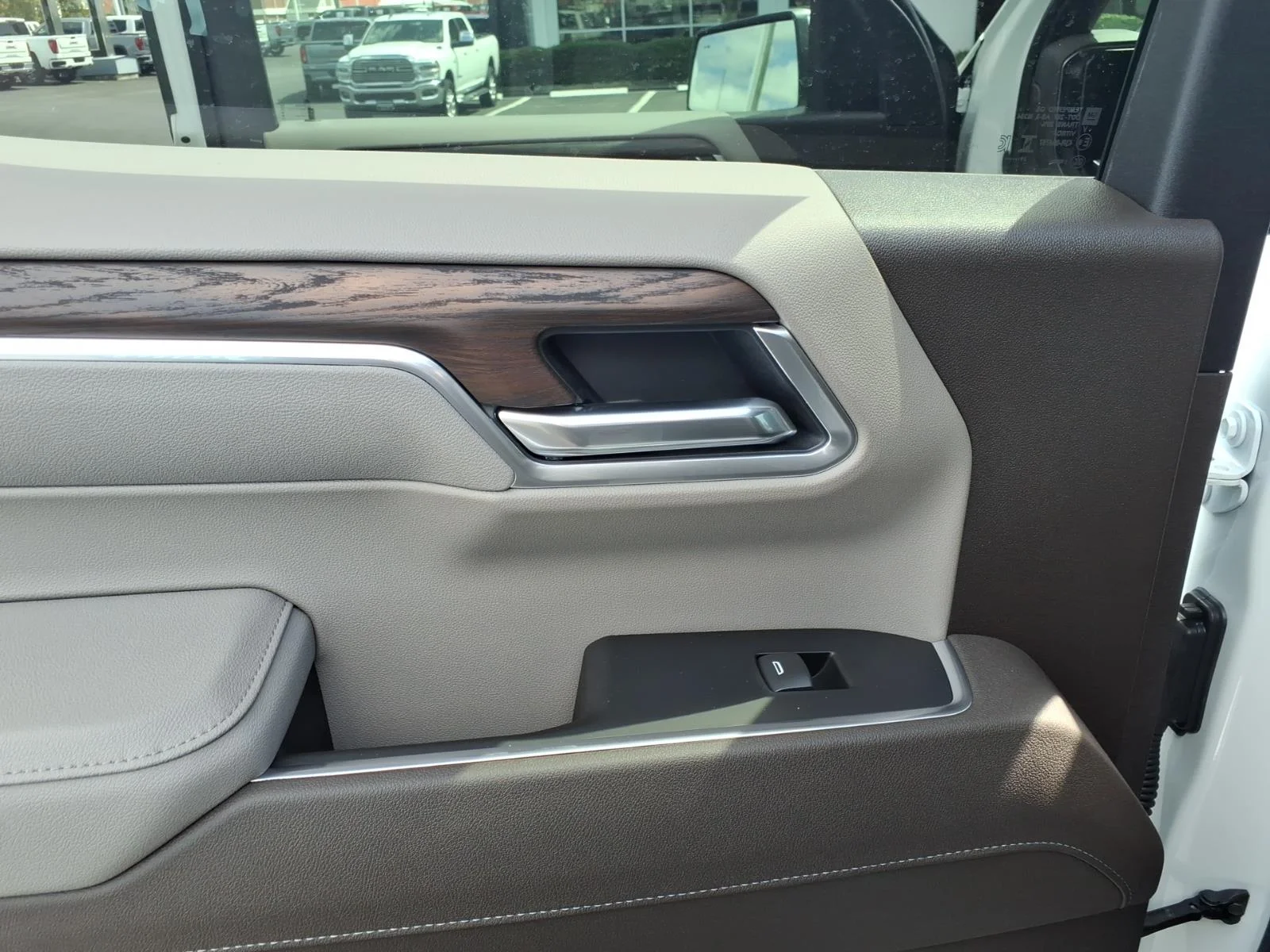 2026 GMC Sierra 1500 SLT - Photo 7