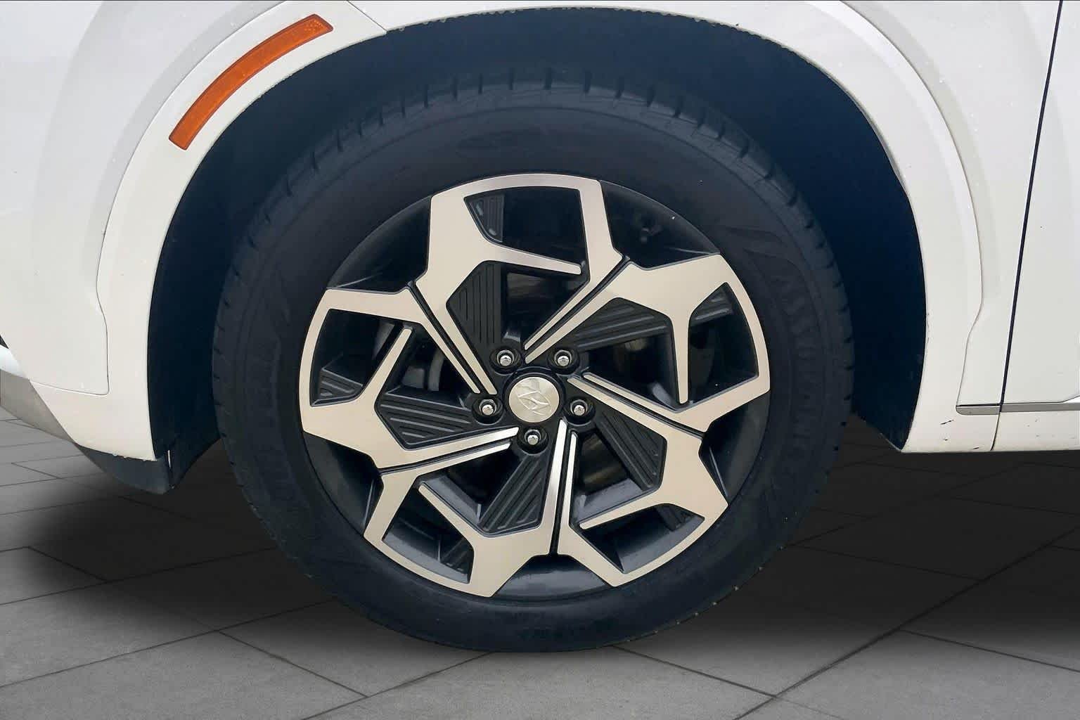 Used 2021 Hyper White Hyundai Calligraphy image 8
