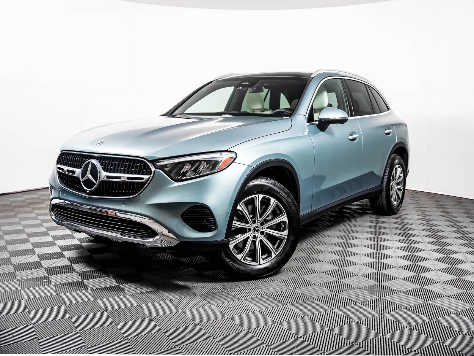 2025 Mercedes-Benz GLC