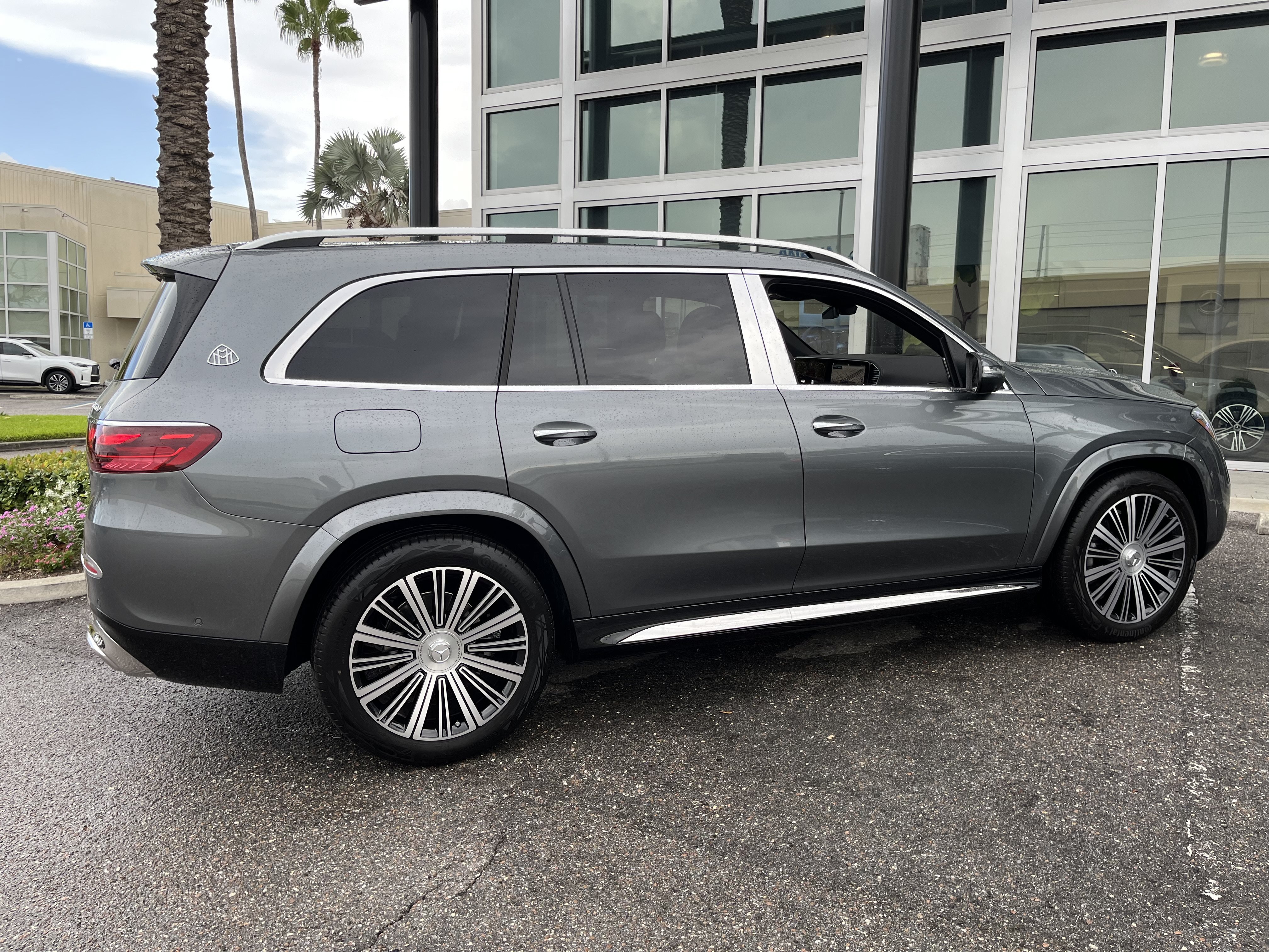 New 2026 Selenite Grey Metallic Mercedes-Benz Maybach GLS 600 image 7