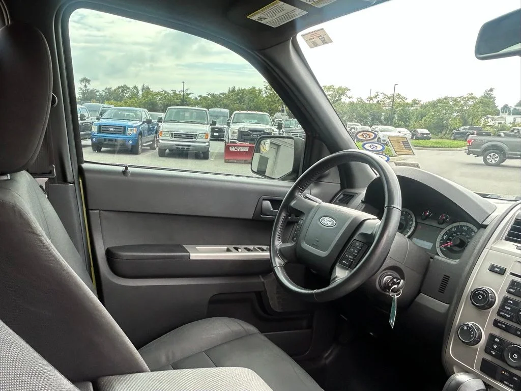 Used 2011 Lime Squeeze Metallic Ford XLT image 23