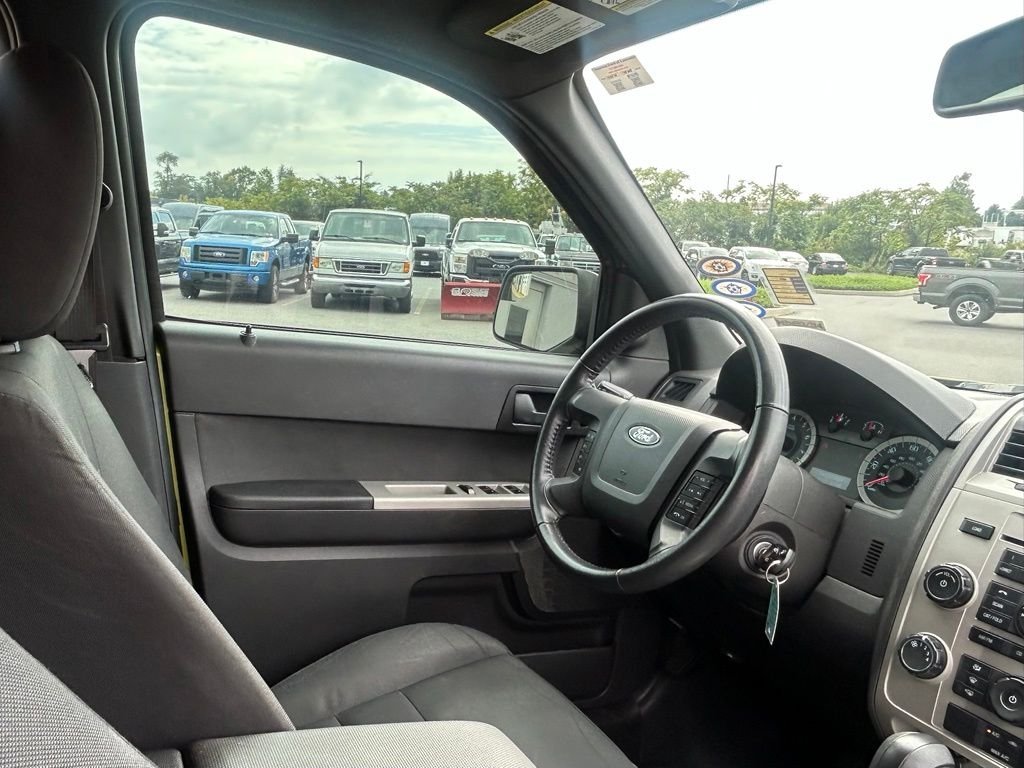 Used 2011 Lime Squeeze Metallic Ford XLT image 23