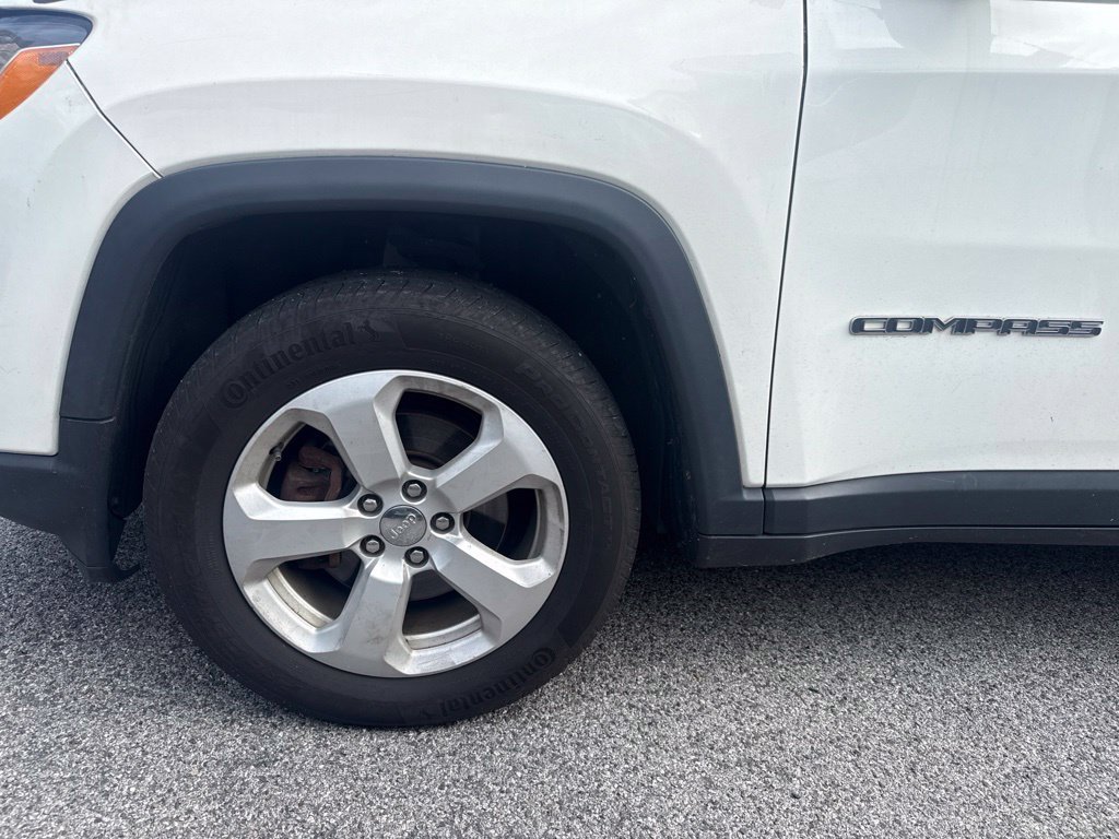 Used 2018 White Jeep Latitude image 3