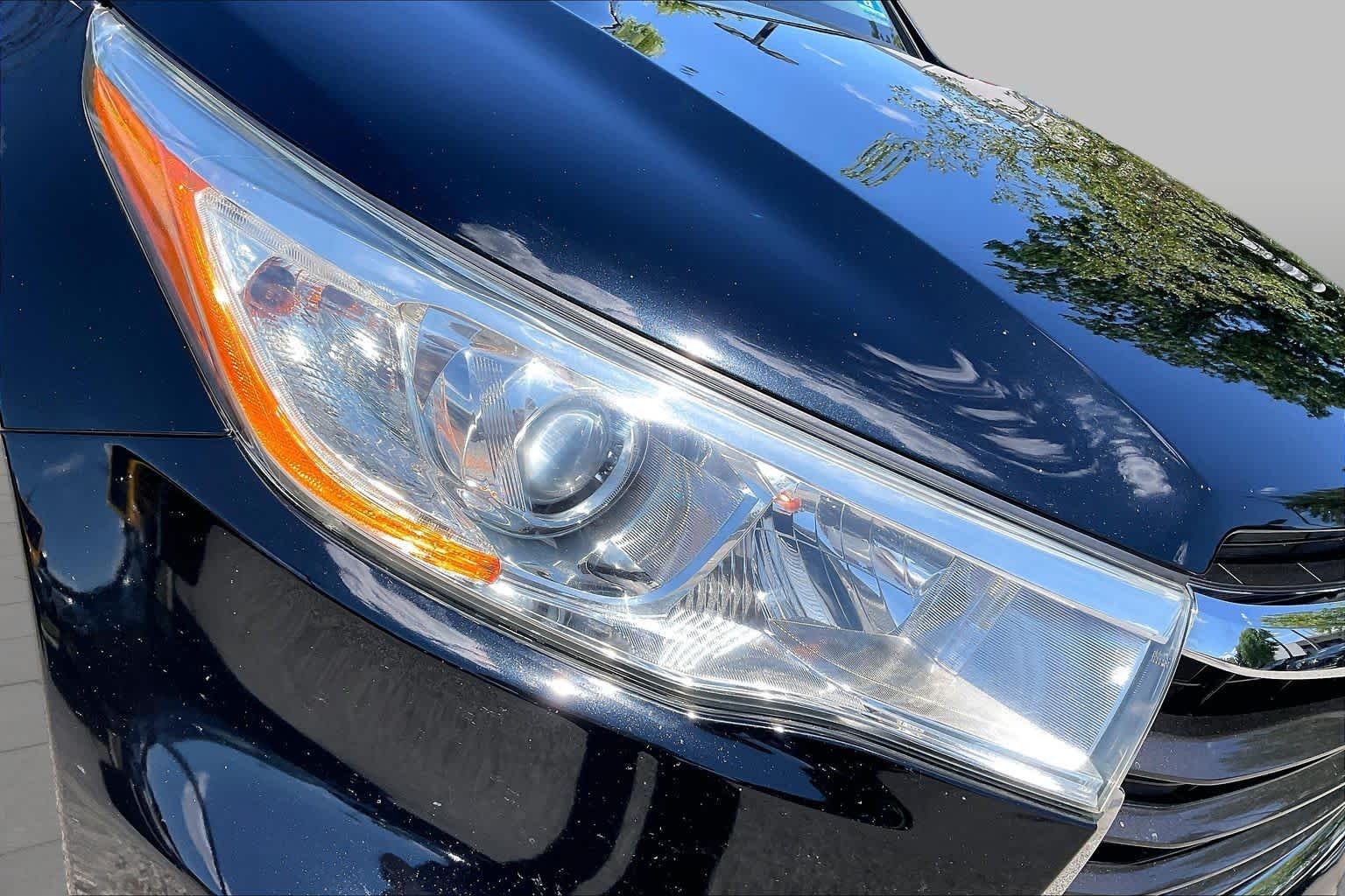 Used 2014 Attitude Black Metallic Toyota XLE image 27