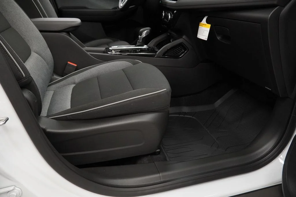 New 2026 White Chevrolet LT image 32
