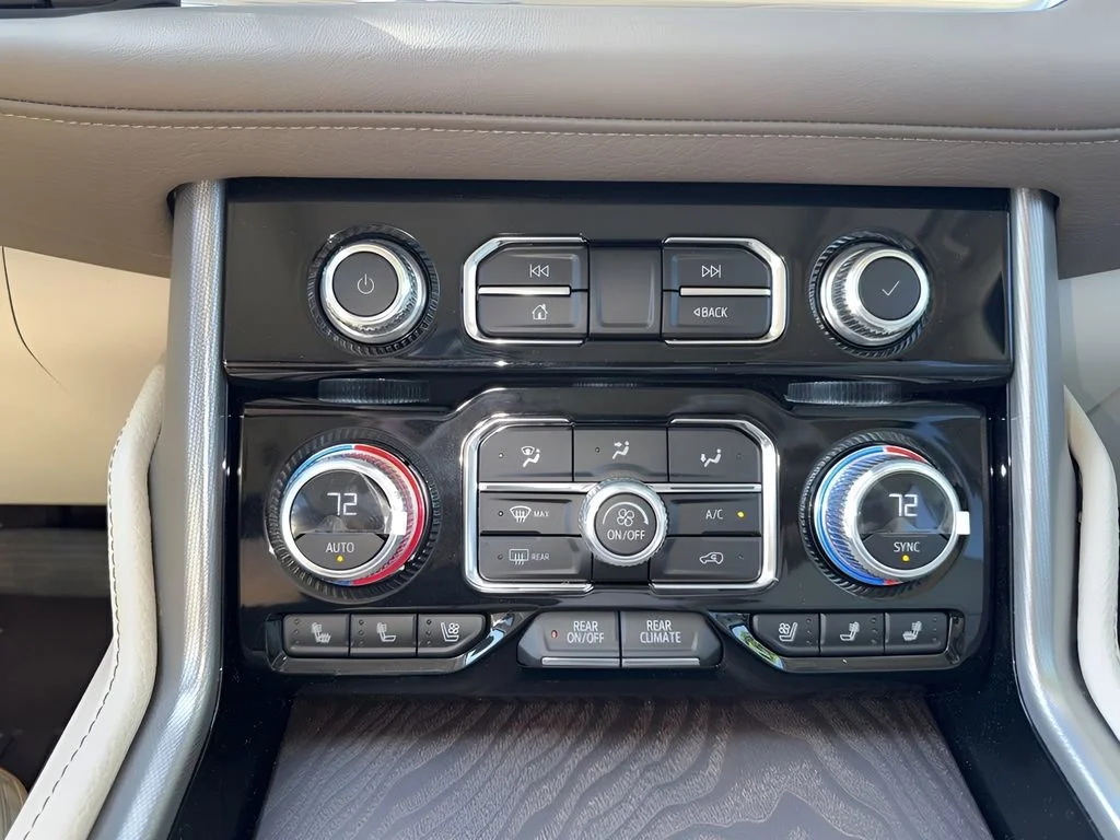 Used 2023 White Frost Tricoat GMC Denali image 19