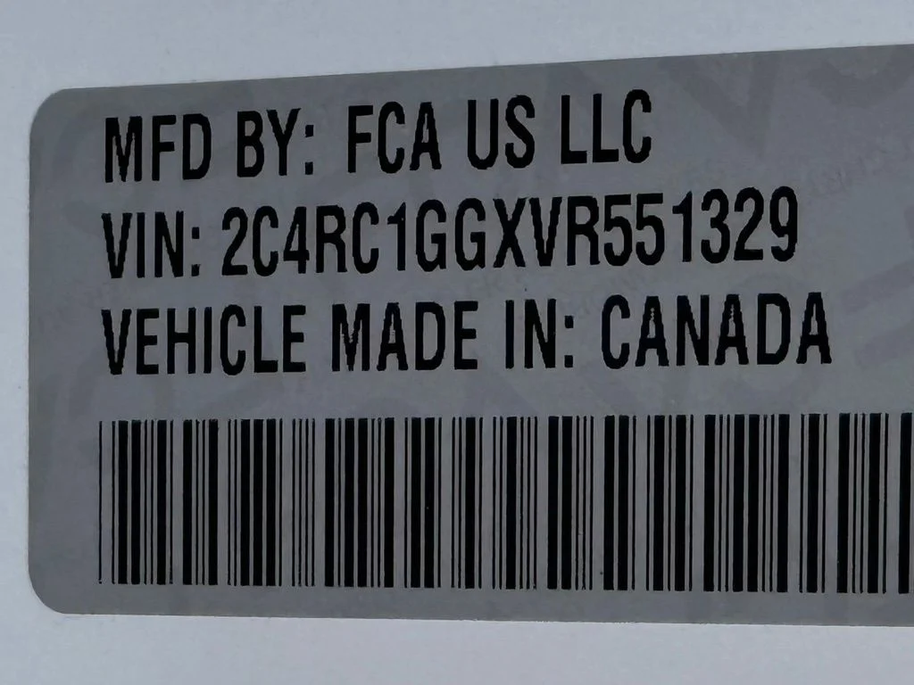 New 2027 Bright White Clear-Coat Exterior Paint Chrysler Limited image 41