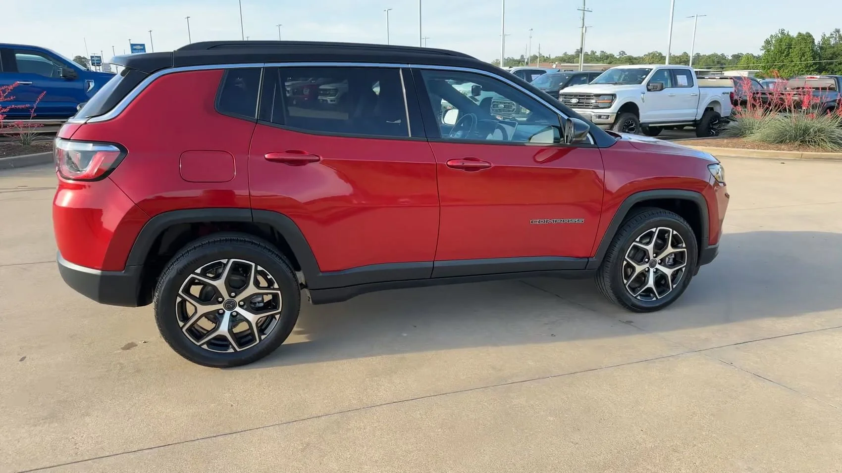 Used 2025 Red Hot Pearlcoat Jeep Limited image 9