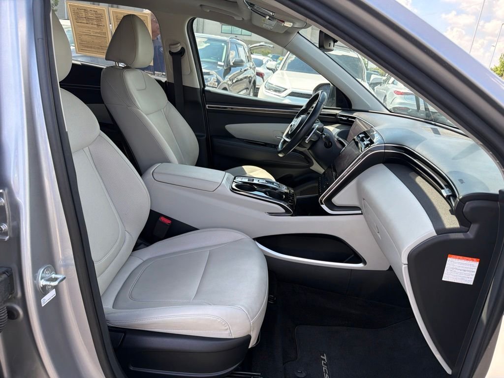 Used 2024 Silver Hyundai SEL Convenience image 18