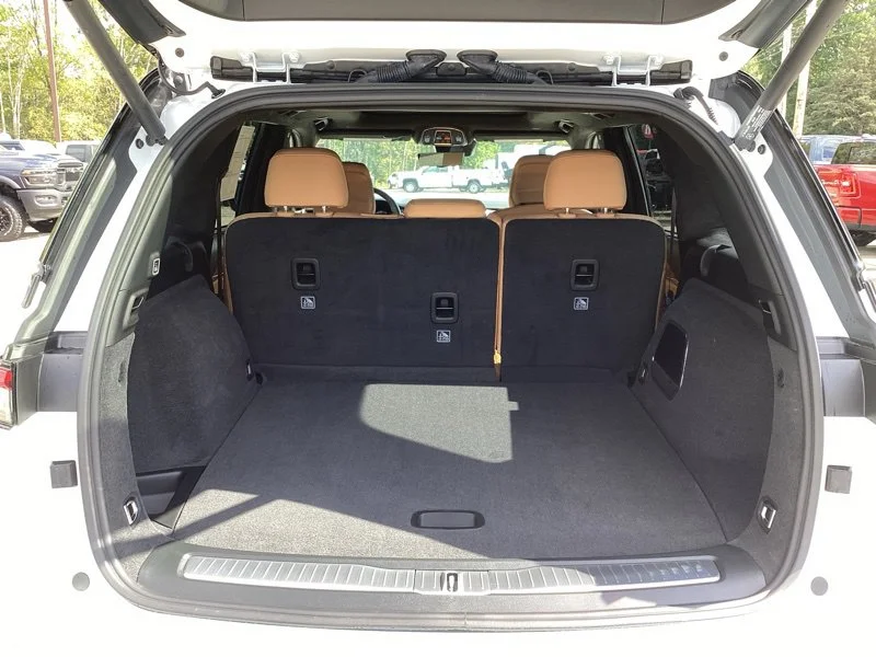 New 2027 Bright White Clearcoat Jeep Summit image 14