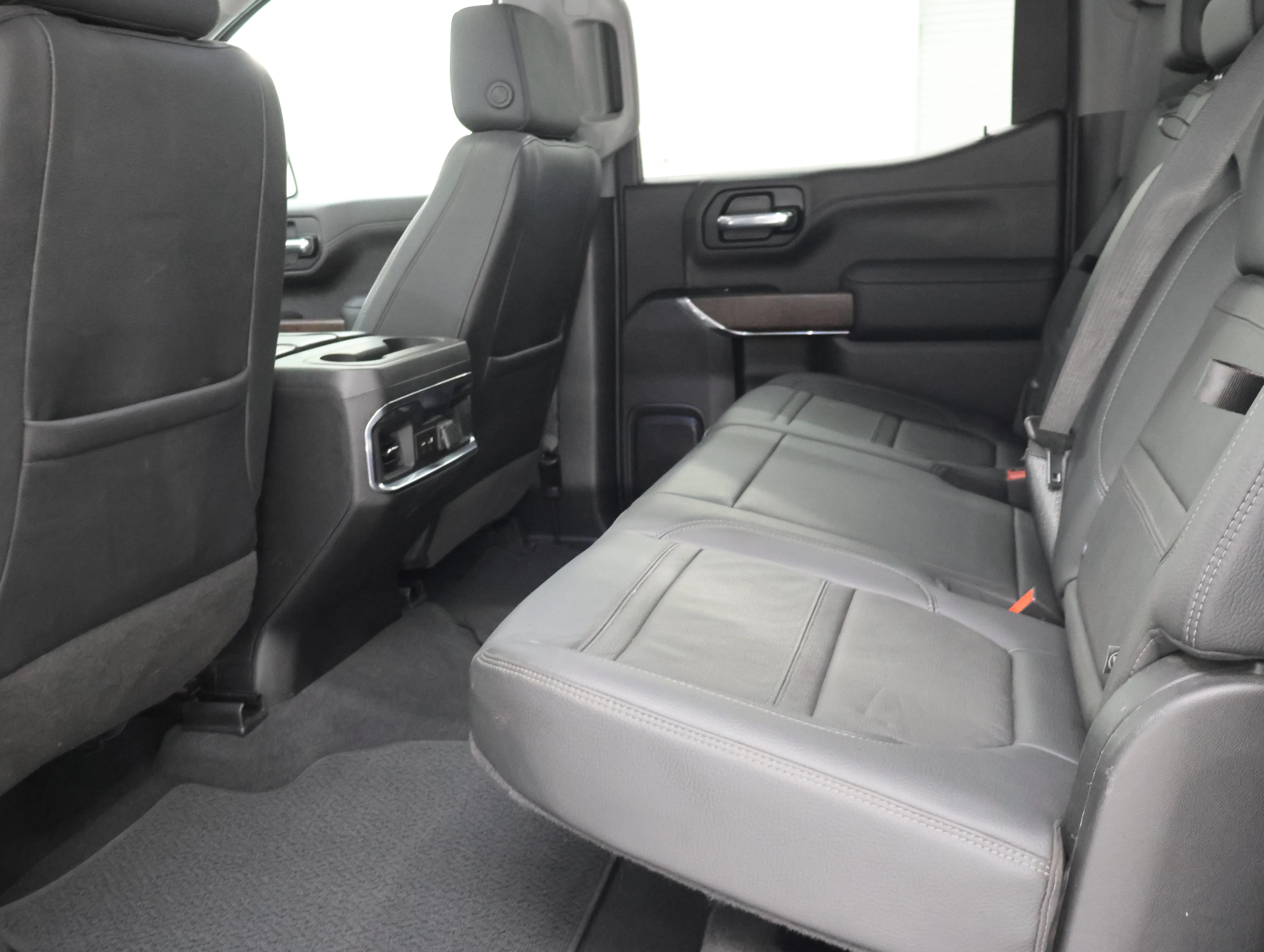 Used 2022 White Frost Tricoat GMC Denali image 9