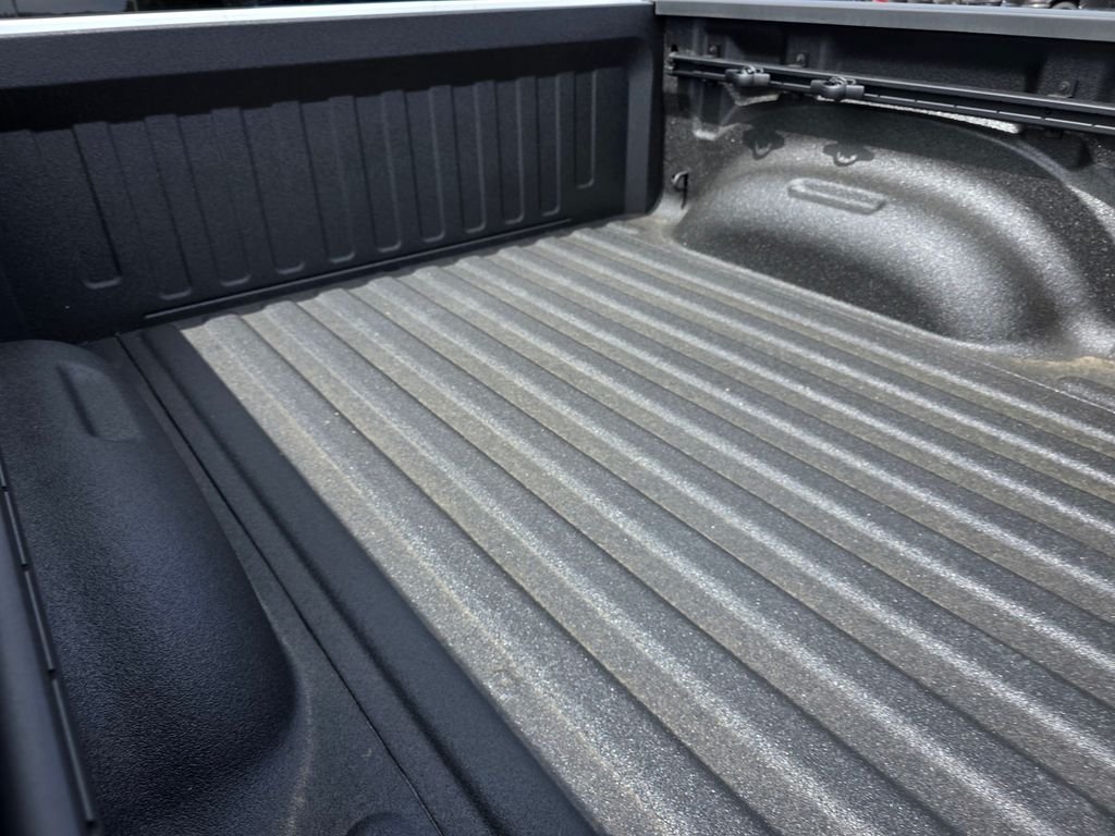 New 2026 Bright White Clear-Coat Exterior Paint RAM Laramie image 11
