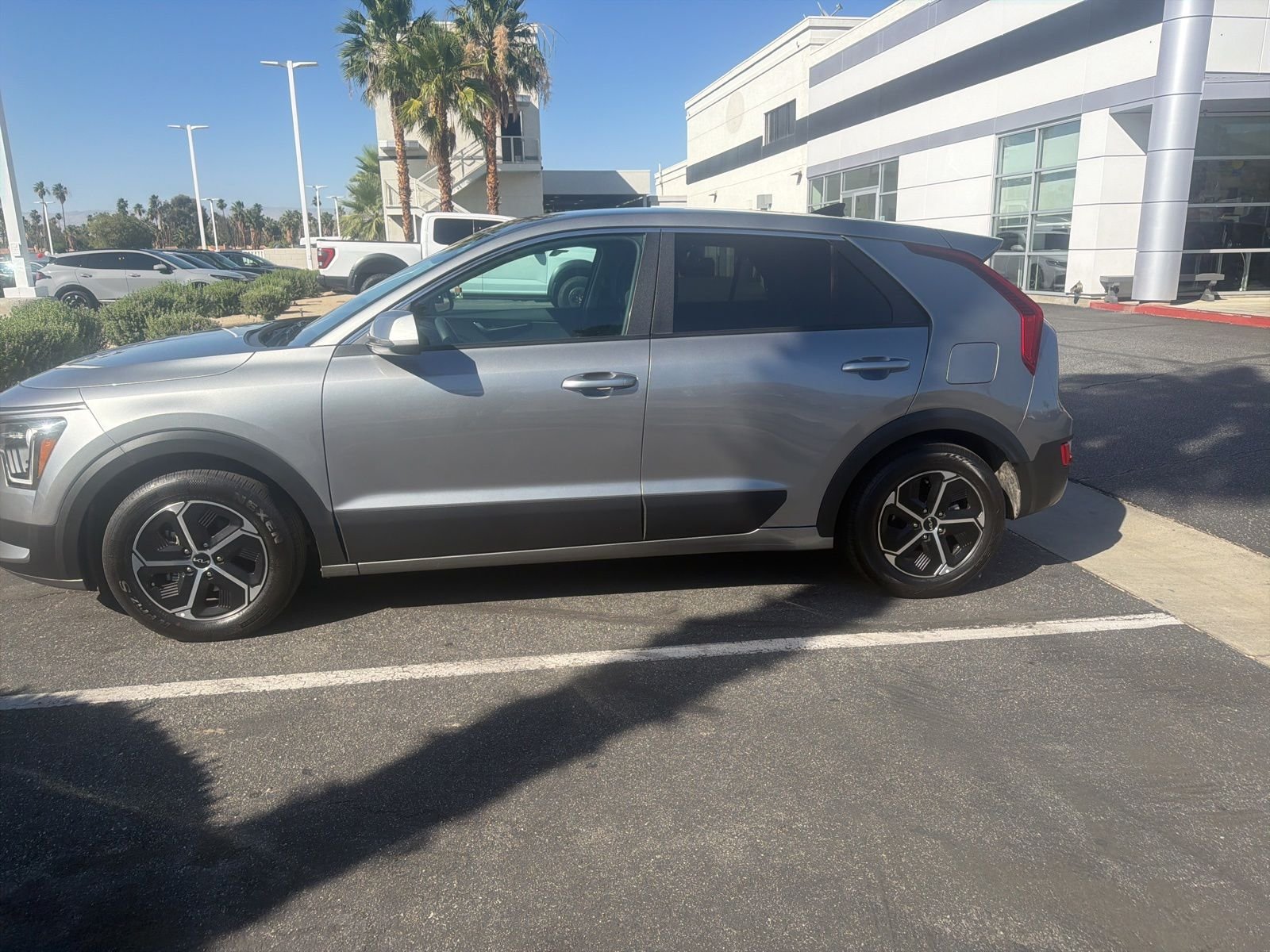 2024 Kia Niro LX HEV's photo