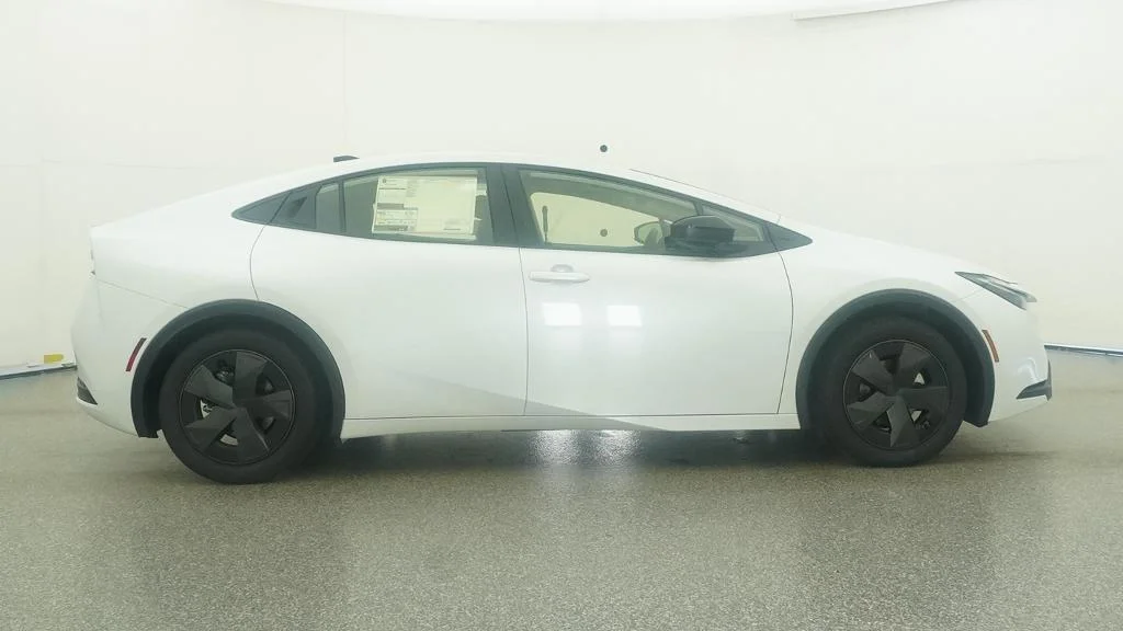 New 2027 Wind Chill Pearl Toyota LE image 13