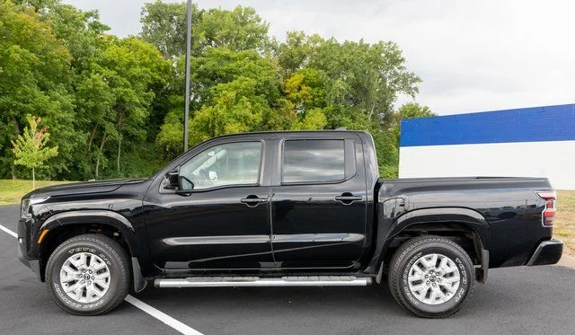 Used 2022 Black Nissan SV image 9