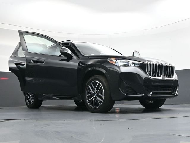 Used 2026 Black BMW xDrive28i image 39