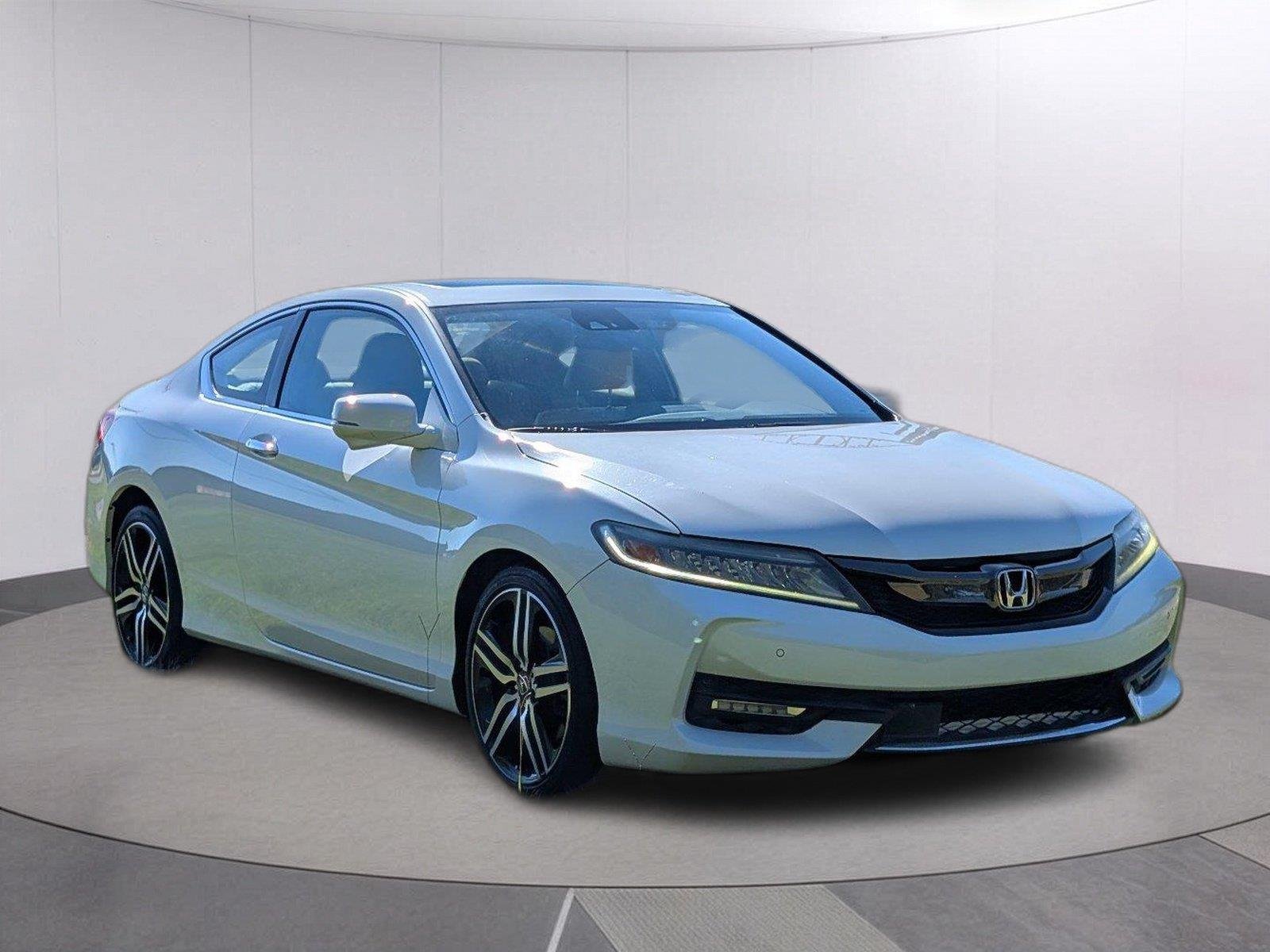 Used 2017  Honda Touring image 8