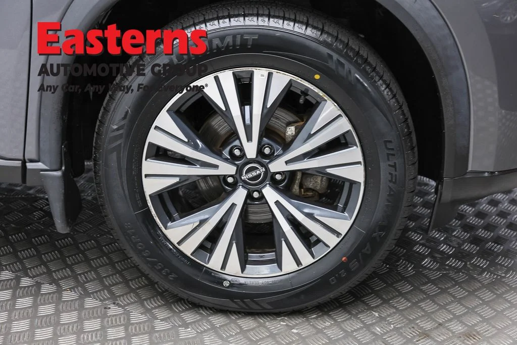 Used 2023 Gray Nissan SV image 31