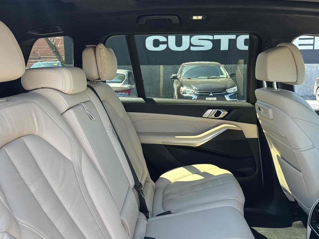 Used 2022 White BMW xDrive40i image 20