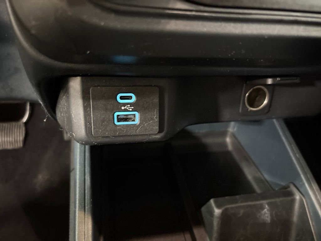 Used 2022  Ford XL image 19