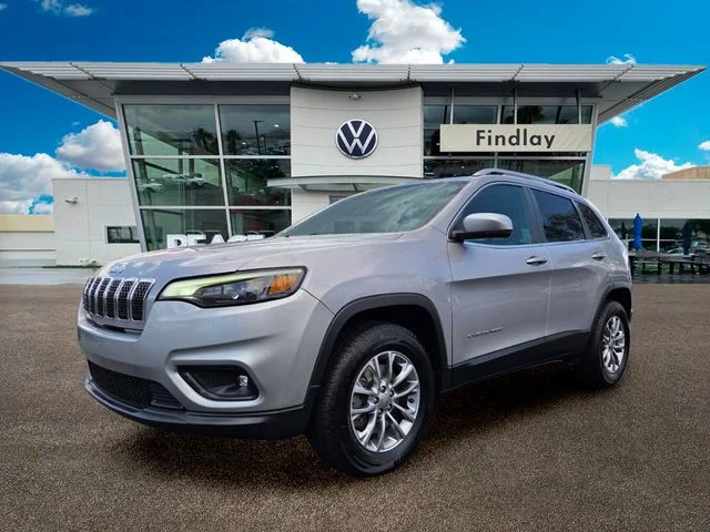 Used 2019 Silver Jeep Latitude Plus image 2