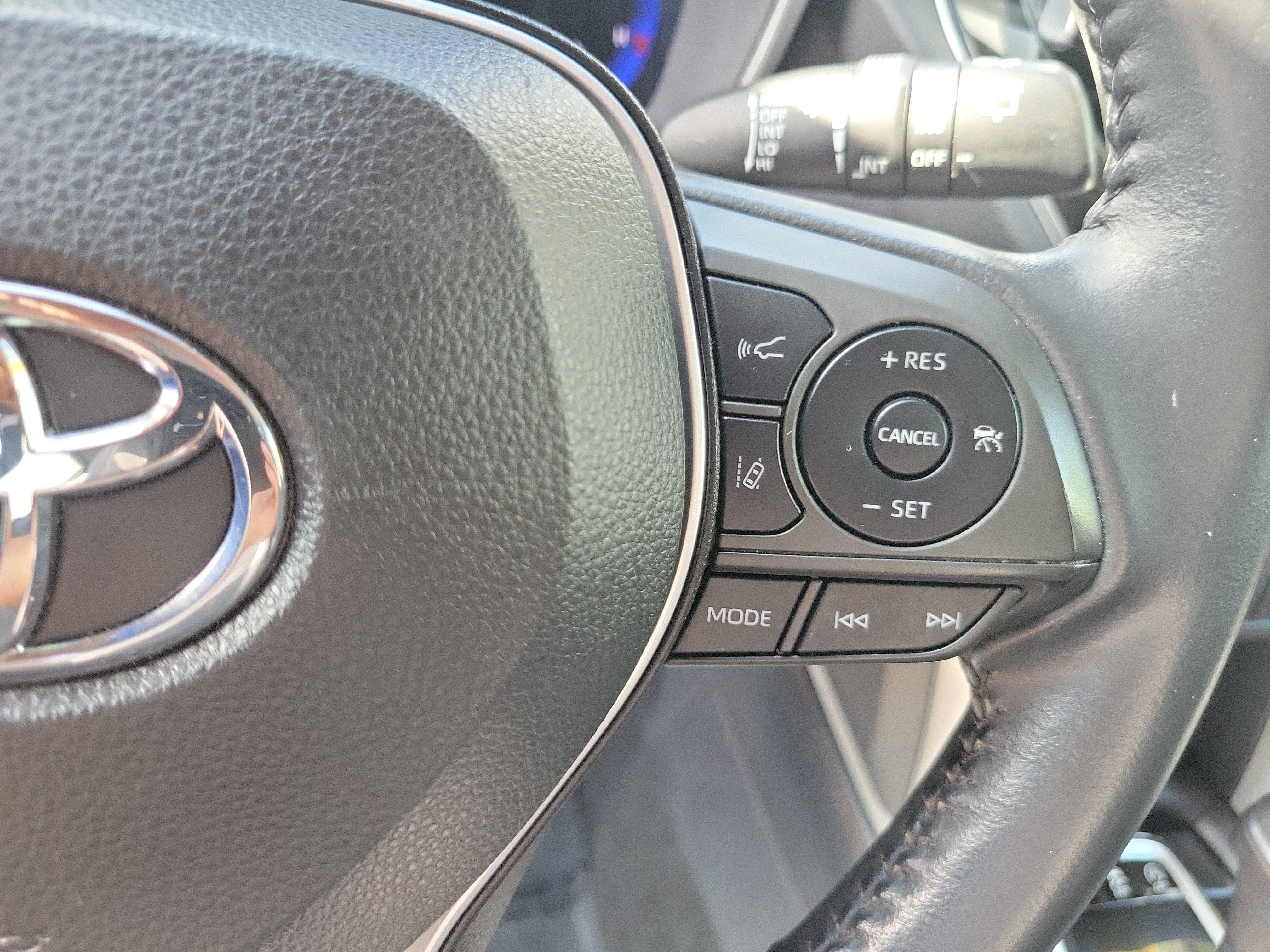 Used 2022 Barcelona Red Metallic Toyota XLE image 27