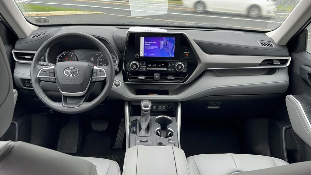 Used 2024  Toyota XLE image 14