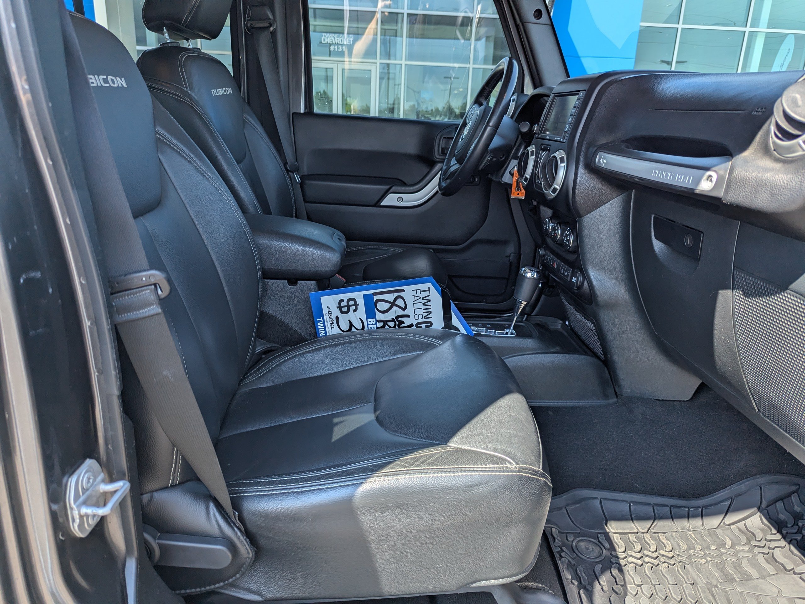 Used 2018  Jeep Rubicon image 32