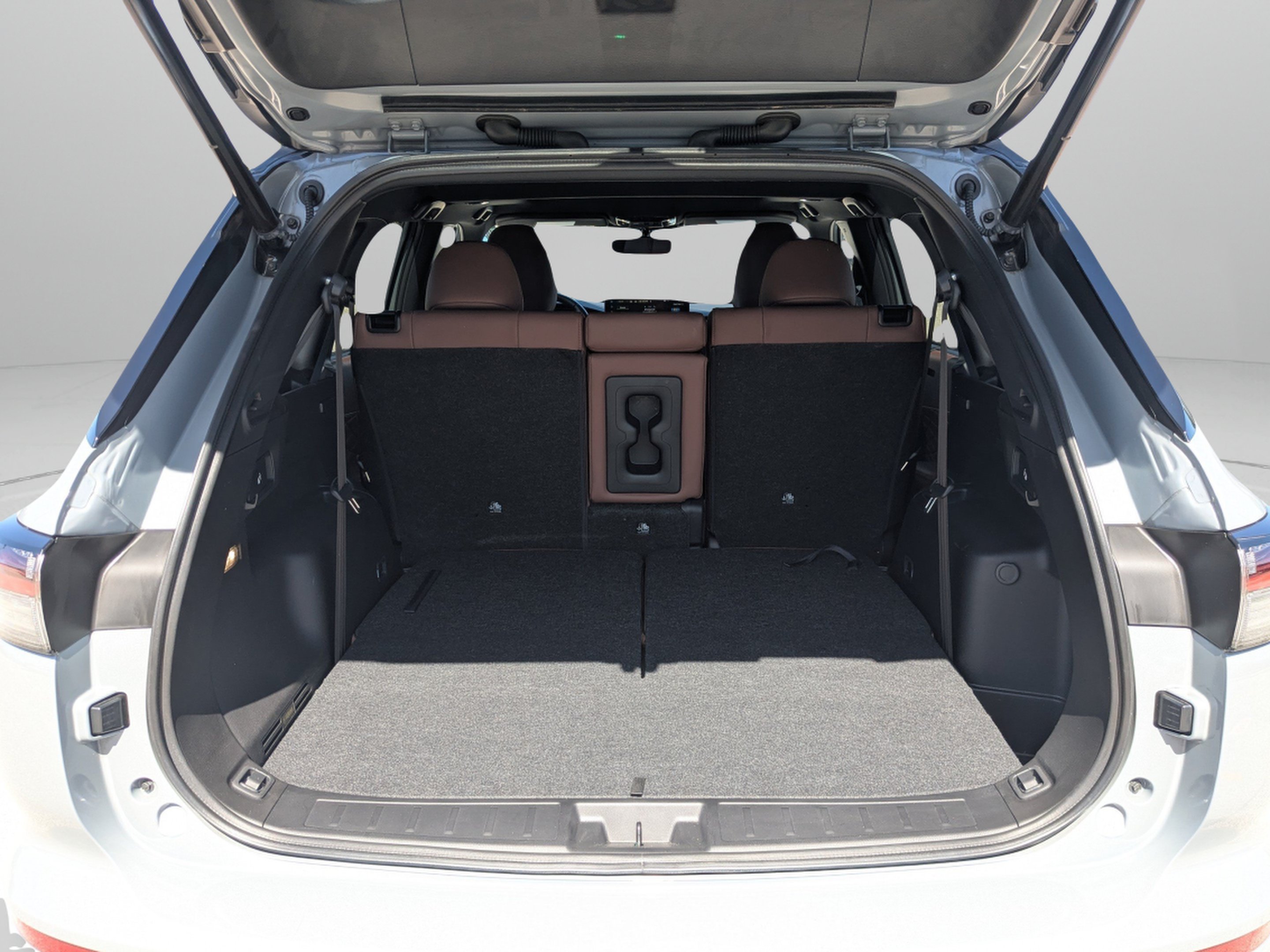 Used 2025 Moonstone Gray Metallic/Black Roof Mitsubishi SEL image 10