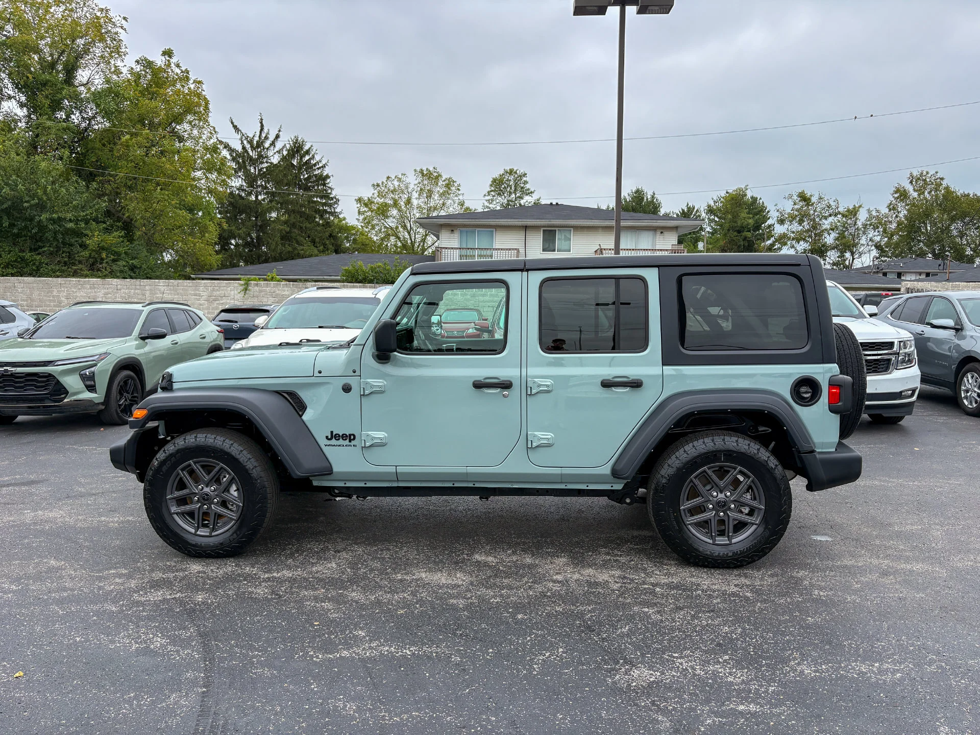 Used 2024 Gray Jeep Sport S image 7