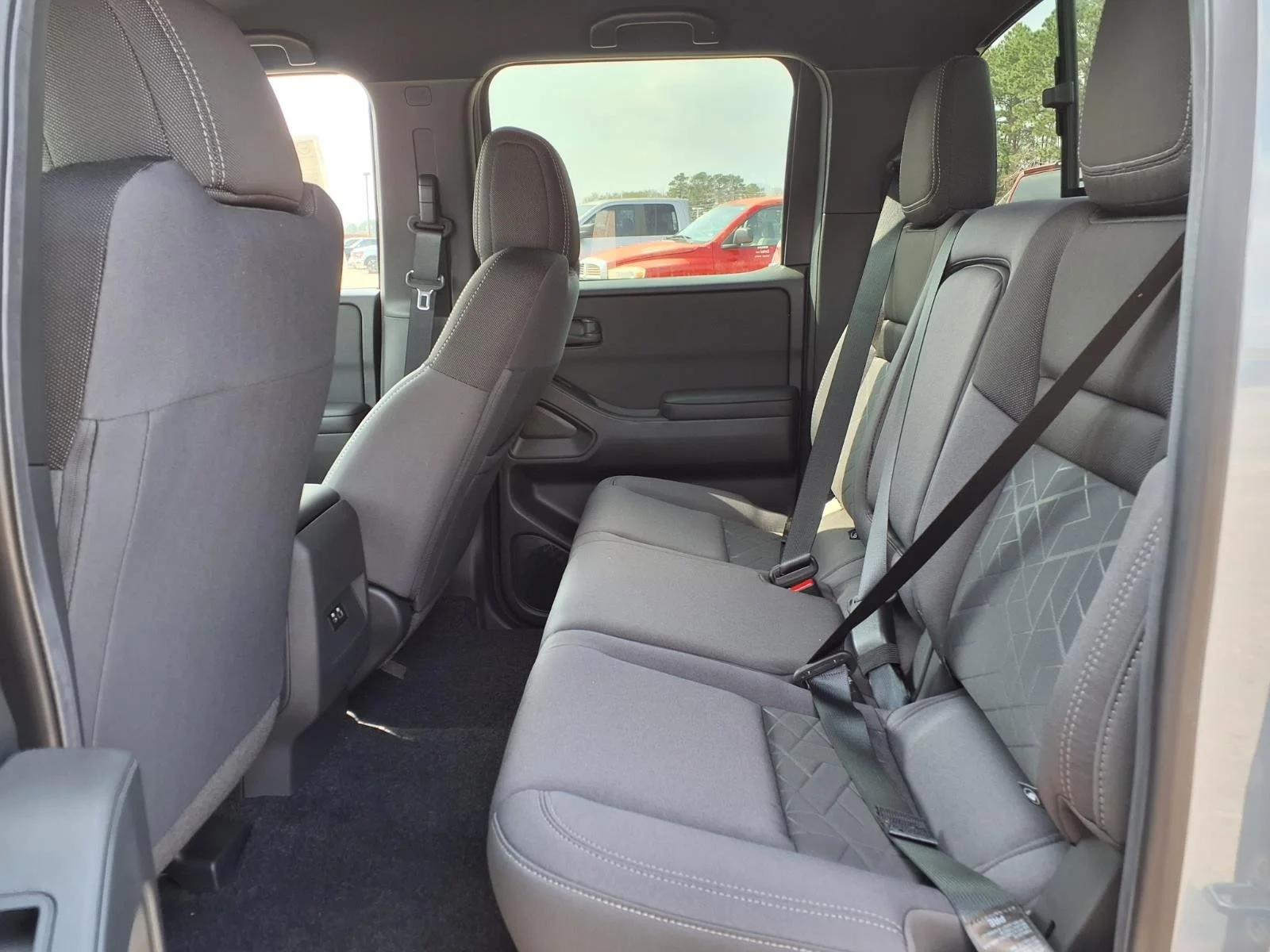 2026 Nissan Frontier Crew Cab SV - 9