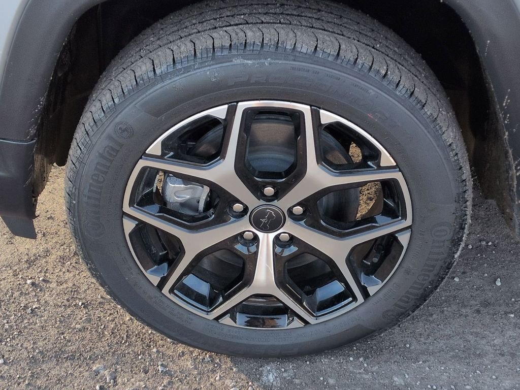 View vehicle photo 6