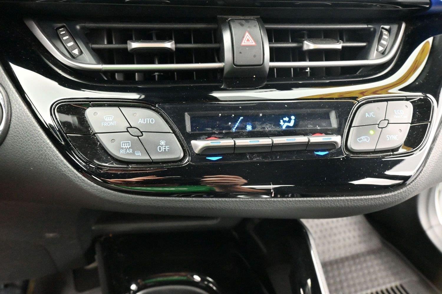 Used 2022 Wind Chill Pearl Toyota XLE image 22