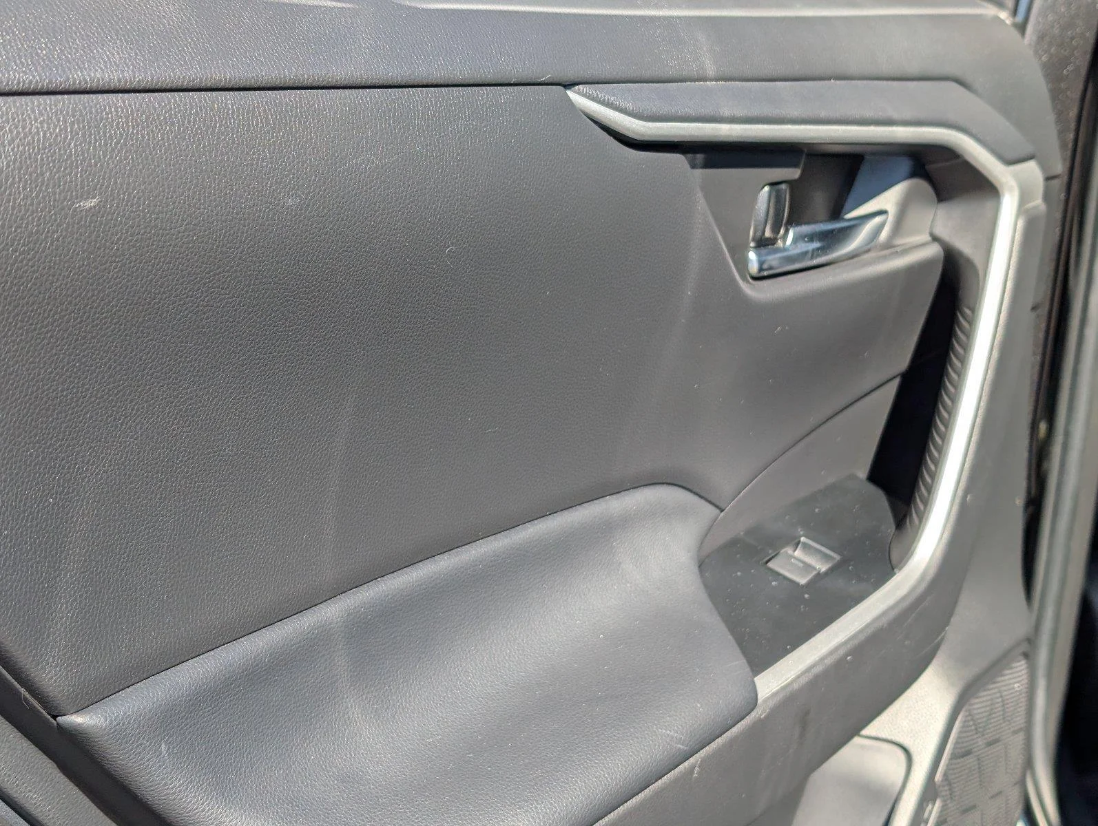 Used 2022 Magnetic Gray Metallic Toyota XLE Premium image 34