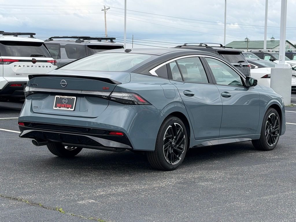 New 2026 Atlantic Gray Metallic / Super Black Two-tone Nissan SR image 4